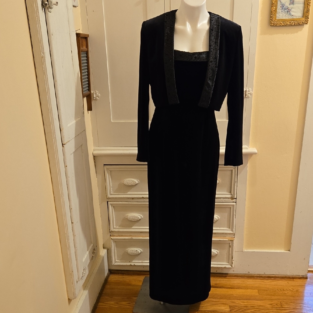 Adrianna Papell Vintage Black Velour Gown Wirh Beaded Satin Trim Sz 10P